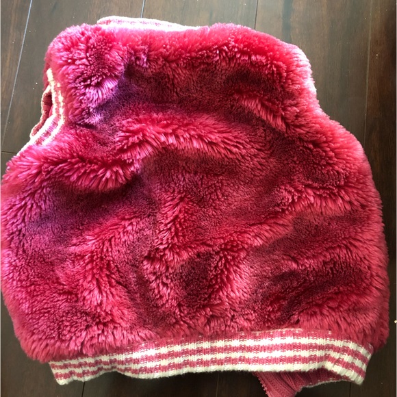 EUC Childrens Place Dark Pink zip up fluffy vest with pockets  Girls 3T - Picture 3 of 4